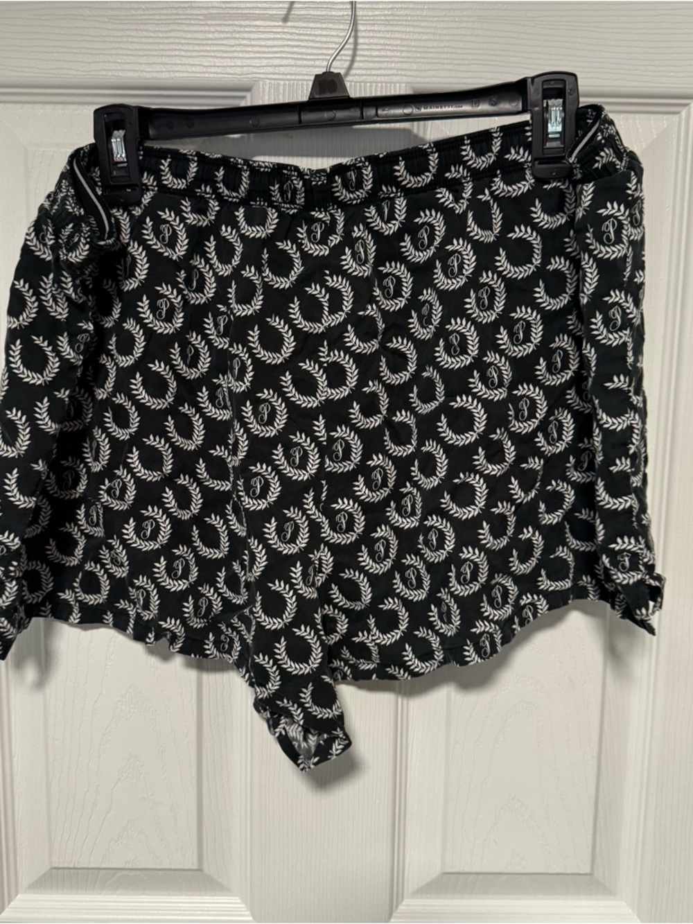 PINK Victoria's Secret Black and White Laurel Print Sleep Shorts